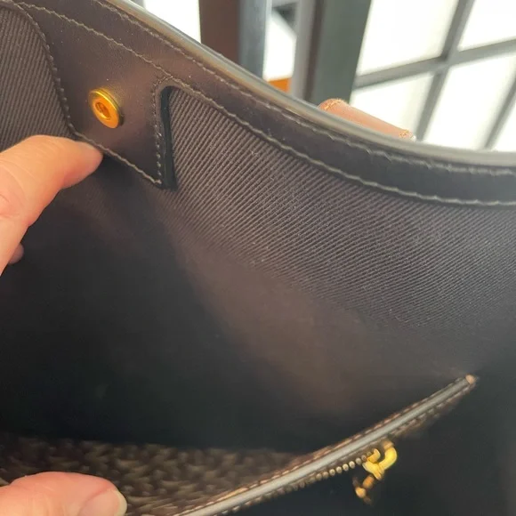 Burberry “Large” Monogram Stripe E-Canvas Tote Bag - Picture 8 of 11